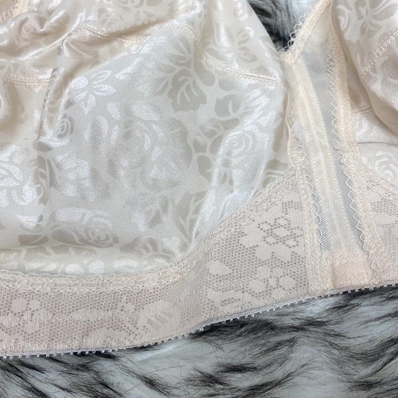 NWT PLAYTEX WIRELESS BRA 46D - Picture 7 of 7